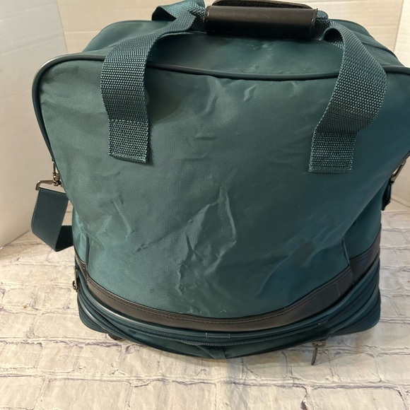 VINTAGE JAQUAR GREEN AND BLACK CARRY ON BAG HAS WHEELS AND VERY SPACIOUS - Picture 8 of 11